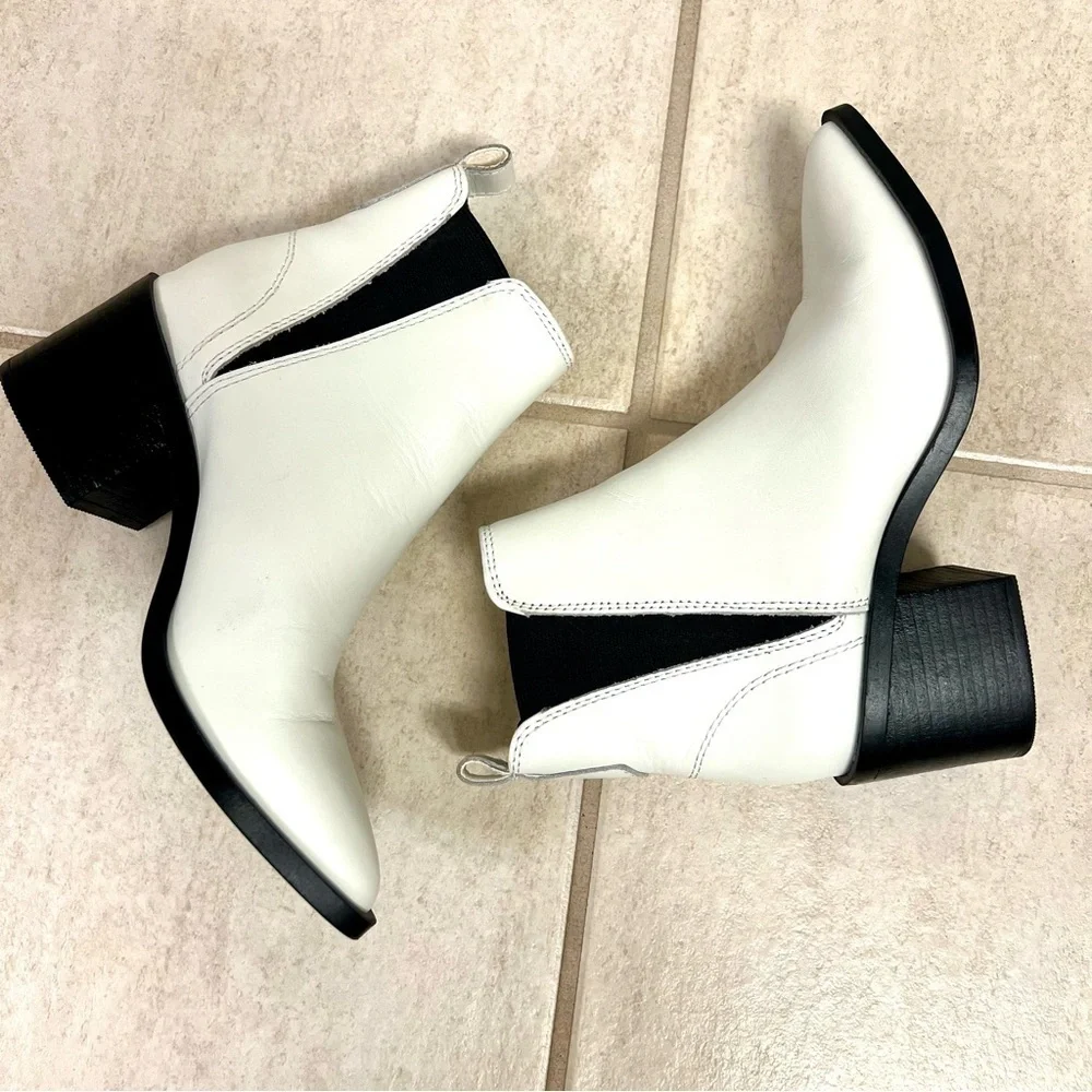 STEVE MADDEN Audience Bootie in Bone Croc at Revolve women’s size 6M